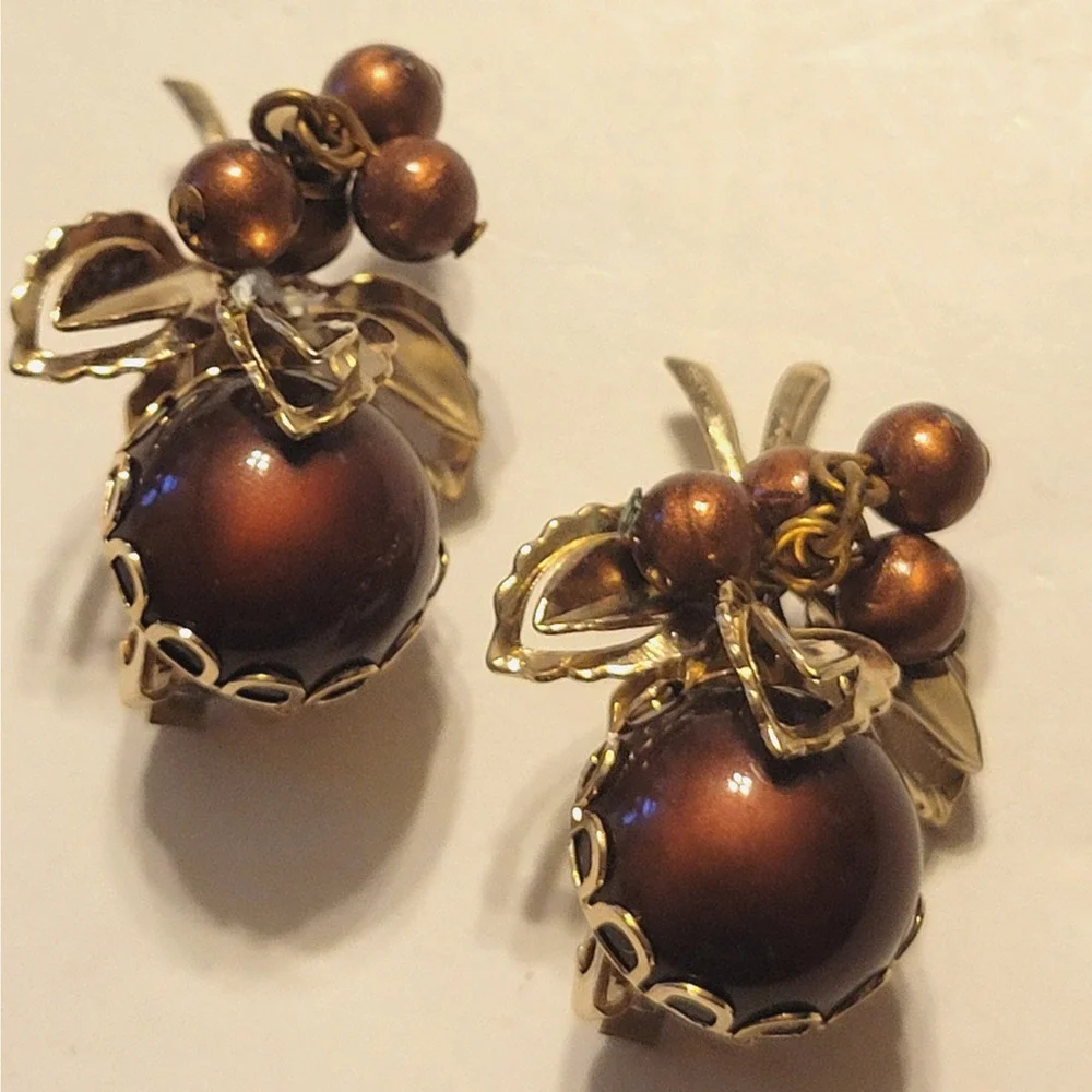 Vintage Estate Earrings Gold Tone Brown Beaded Cluster Clip-On Elegant Jewelry‎